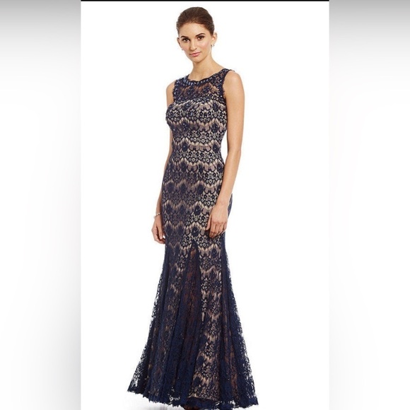 Betsy & Adam Women's Sleeveless Lace Gown